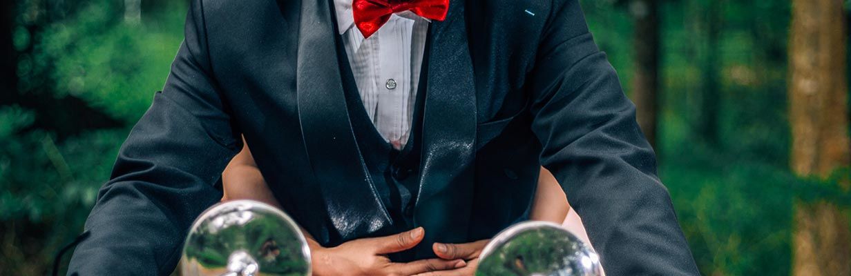 Para młoda jedzie wspólnie na motorze